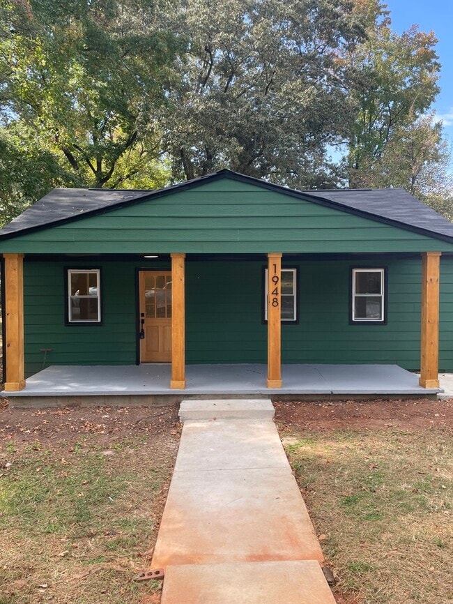 Building Photo - Totally Renovated!!!