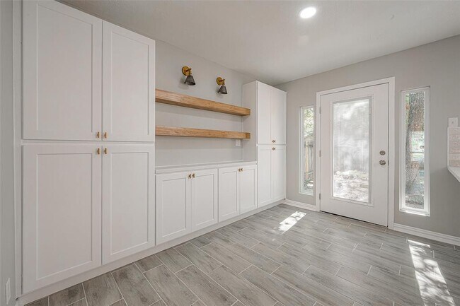 Building Photo - 6 N Waxberry Rd