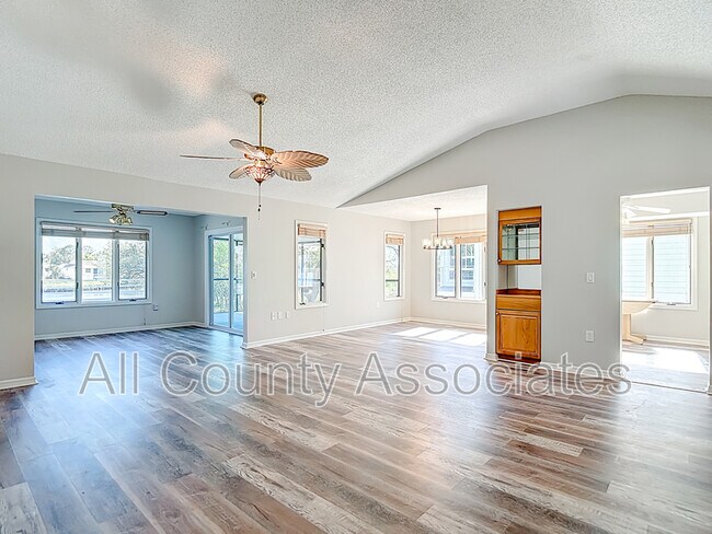 Building Photo - 1007 S Pointe Alexis Dr