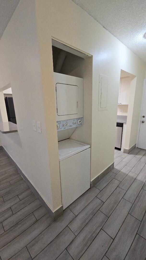 Building Photo - 2810 Riverside Dr