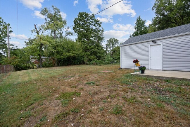 Building Photo - 417 Chamberlin Dr