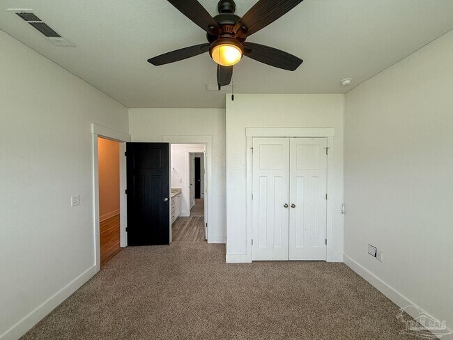 Building Photo - 6169 Jenks Dr