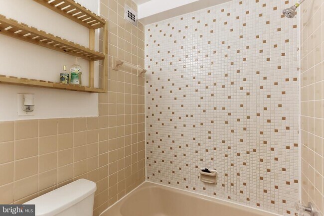 Building Photo - 1900 Lyttonsville Rd