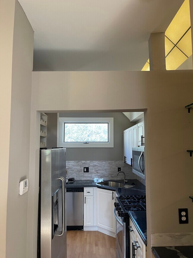Kitchen - 175 Piedmont Ave NE
