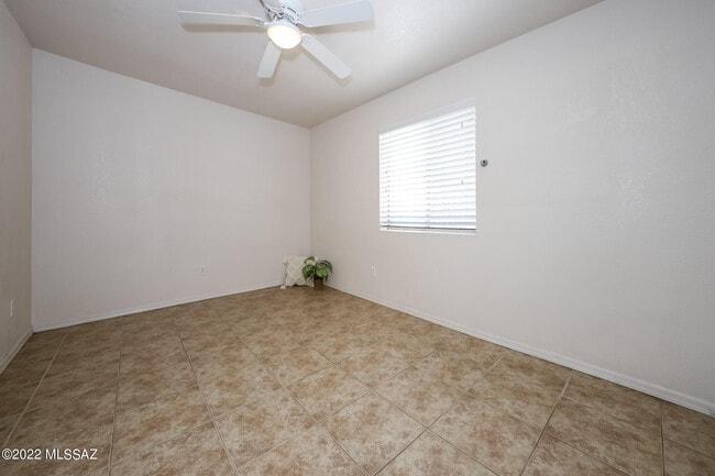Building Photo - 3004 N Sparkman Blvd