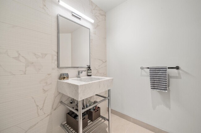 Building Photo - 1000 Maxwell Ln