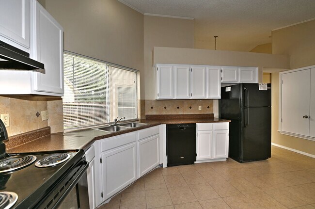 Building Photo - 13706 Winding Hill