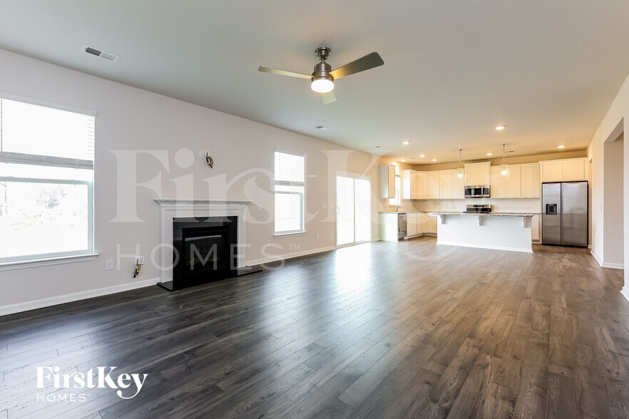 Building Photo - 569 Hillpark Ln