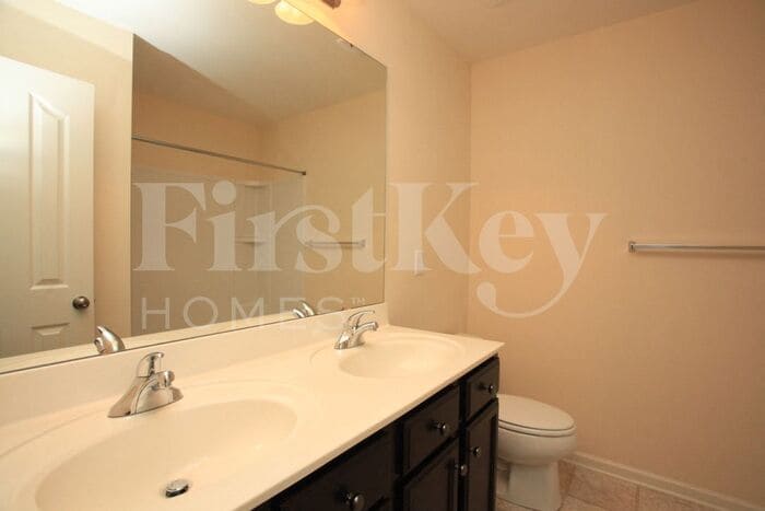 Building Photo - 413 Lind Point Ln