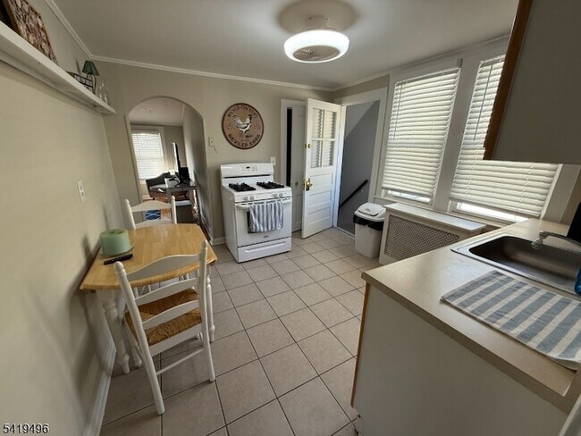 Building Photo - 22 Lincoln Ave