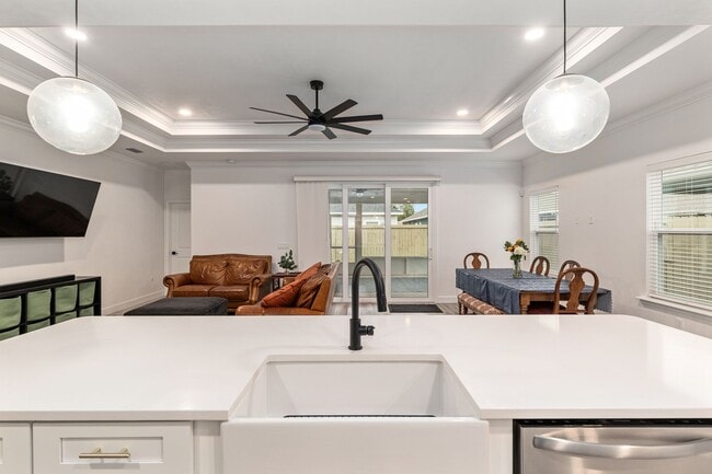 Building Photo - 4 BED 2 BATH in GRAND OAKS