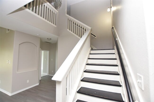 Building Photo - 726 Pequin Rd