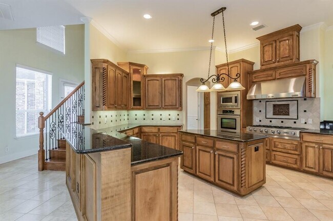 Building Photo - 1004 Drake Dr