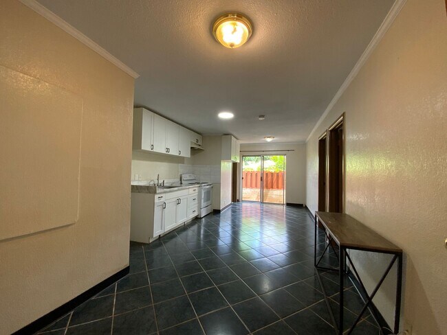 Building Photo - T1171
