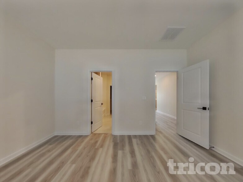 Building Photo - 617 Mountain Oaks Pkwy