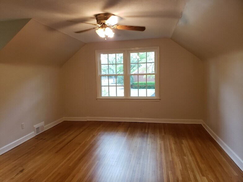 Building Photo - 5390 Walnut Grove Rd