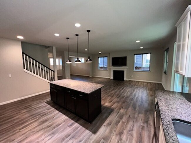 Building Photo - 5 Bedroom plus a Bonus Room in Gig Harbor