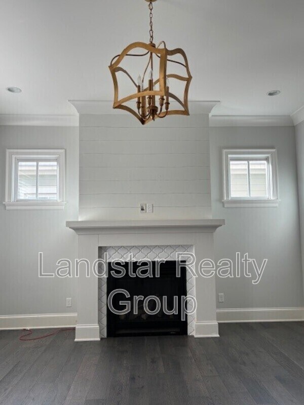 Building Photo - 6411 Moonseed St