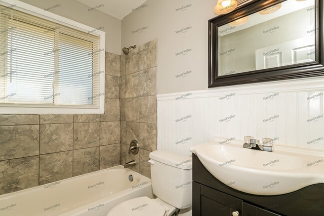 Building Photo - 31 Mercury Dr