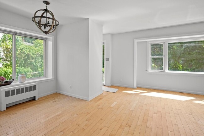 Building Photo - 25 Maple Ave