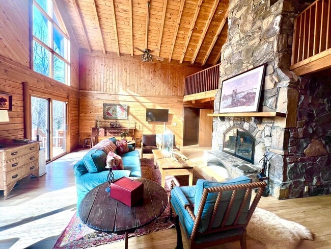 Building Photo - Best Kept Secret in Asheville