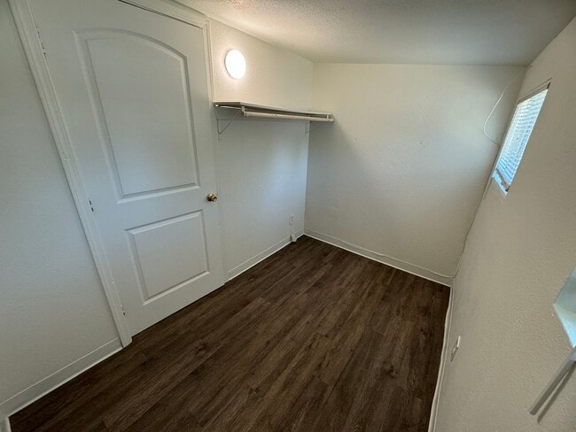 Building Photo - 1 Bedroom 1 Bath Home with a Large Outdoor Space