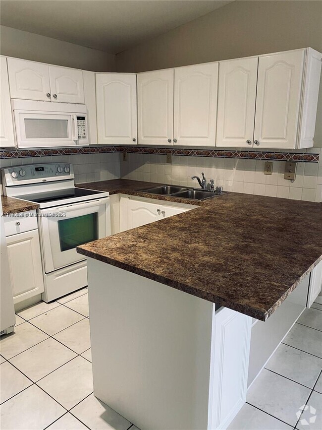Building Photo - 7640 SW 153rd Ct