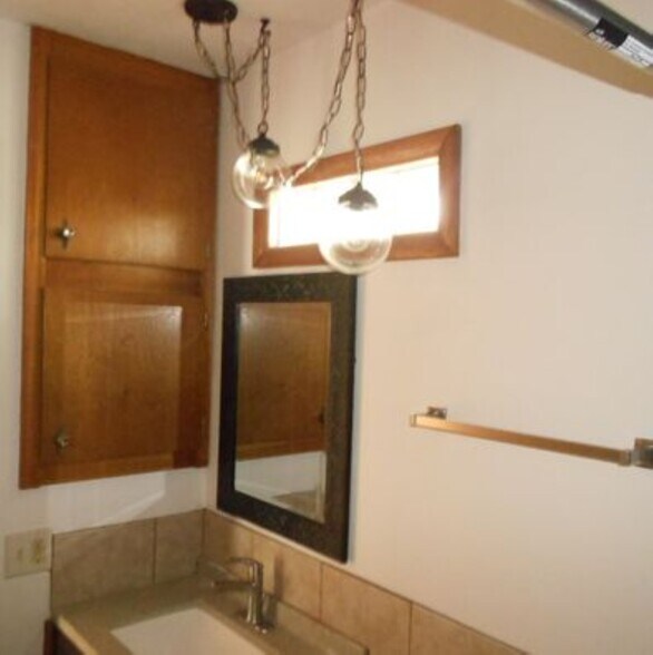 Building Photo - 112 E Dean Ave