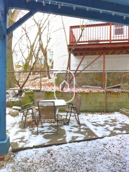 Building Photo - 61 Hillside St