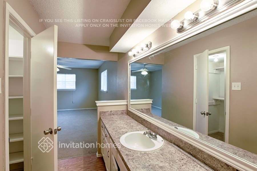 Building Photo - 418 Longworth Blvd