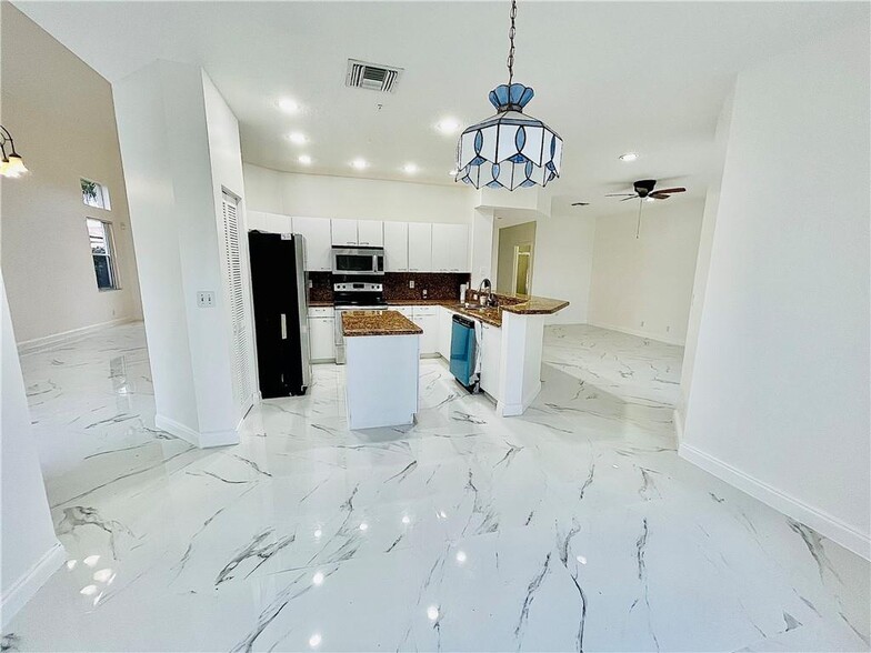 Building Photo - 11041 Harbour Springs Cir