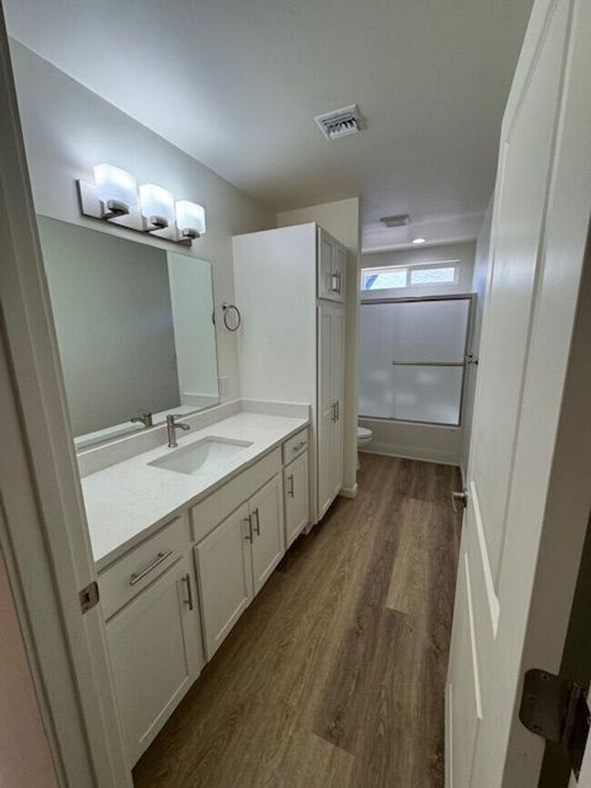 Building Photo - 2445 S Clovis Place-