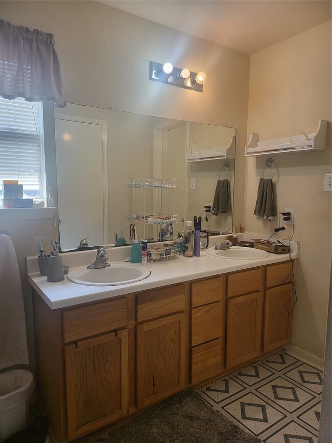 Building Photo - 17314 Glenmorris Dr