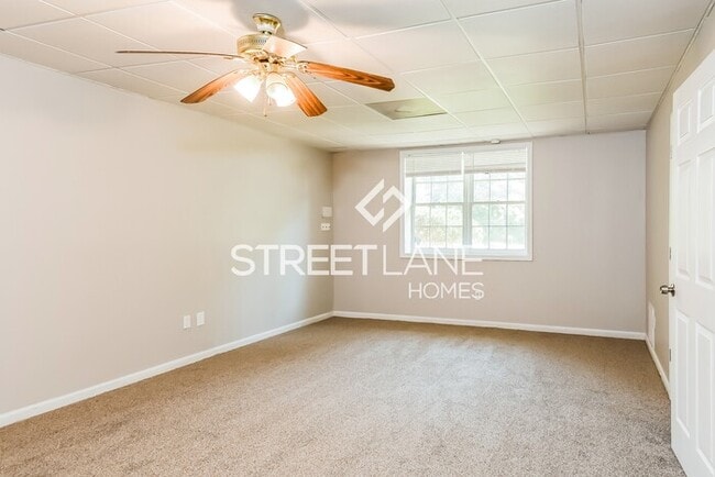 Building Photo - NOW OFFERING FIRST FULL MONTH FREE!