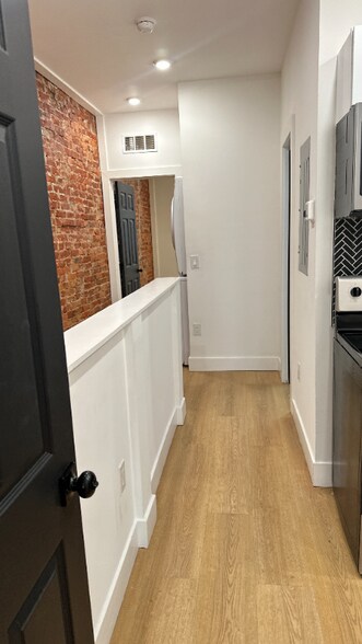 Building Photo - 3327 N American St