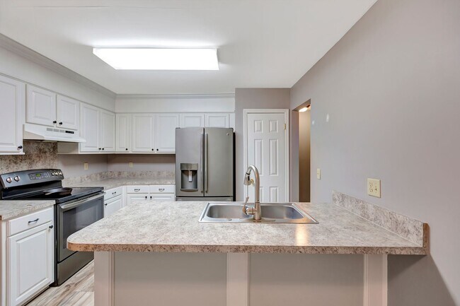 Building Photo - Charming Single-Story Home with Huge Backy...