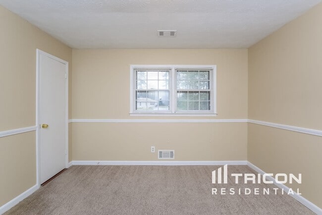 Building Photo - 2633 Green Valley Ct