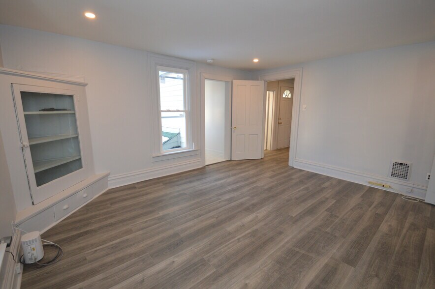 Building Photo - 113 Meade Ave