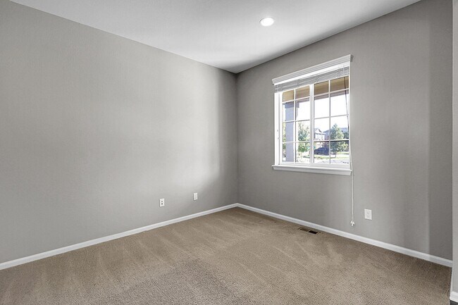 Building Photo - 6011 S Irvington Ct