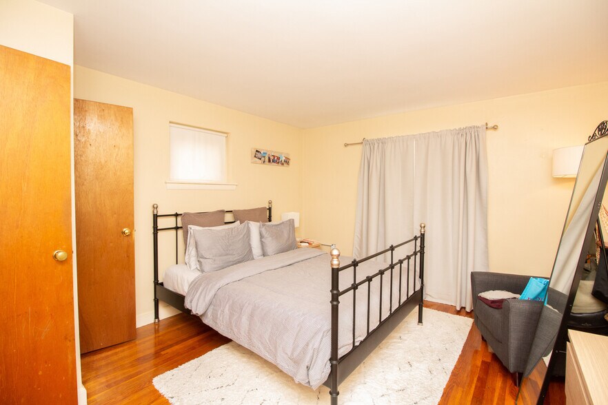 Building Photo - 79 Chestnut St