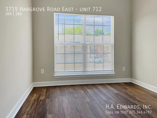 Building Photo - 3719 Hargrove E Rd