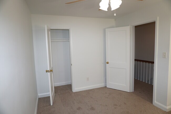 Building Photo - 137 Riverthorn Rd
