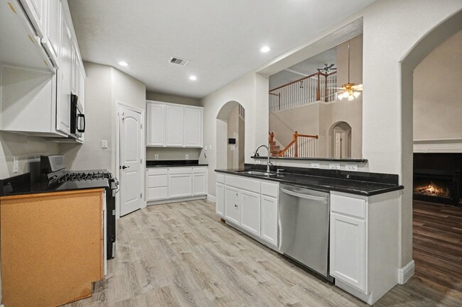 Building Photo - 3808 Armand Dr