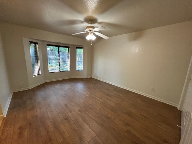 Building Photo - 3 Bedroom Home for Rent in Anderson CA | Large Family Room, 2 Car Garage, Pet Friendly