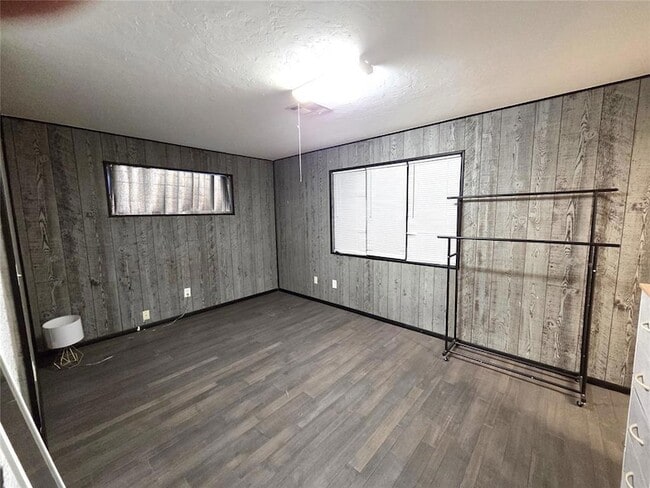 Building Photo - 4701 N Independence Ave