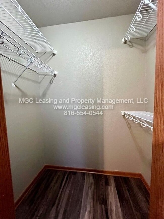 Building Photo - 119-123 SW Rock Garden St