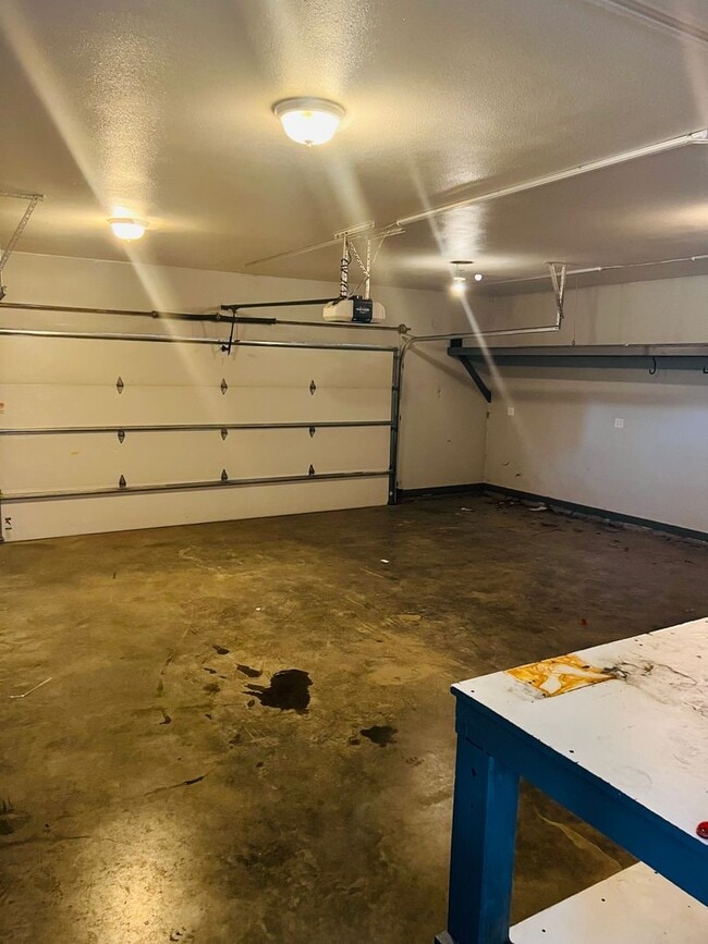 Building Photo - 4 Bed Home On 1.4 Acres In The Bitterroot ...