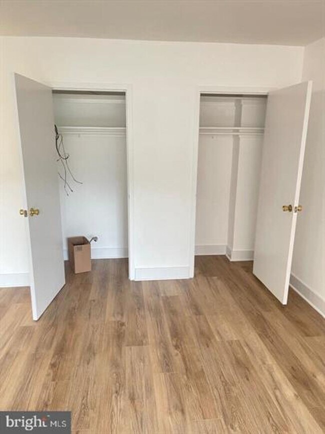 Building Photo - Spacious Studio with all Utilities Included