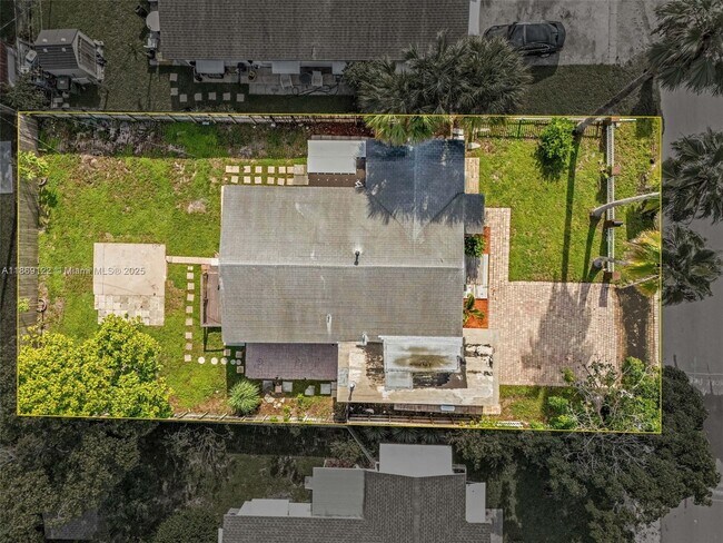 Building Photo - 1131 SW 32nd Ct