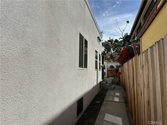 Building Photo - 455 W Cowles St